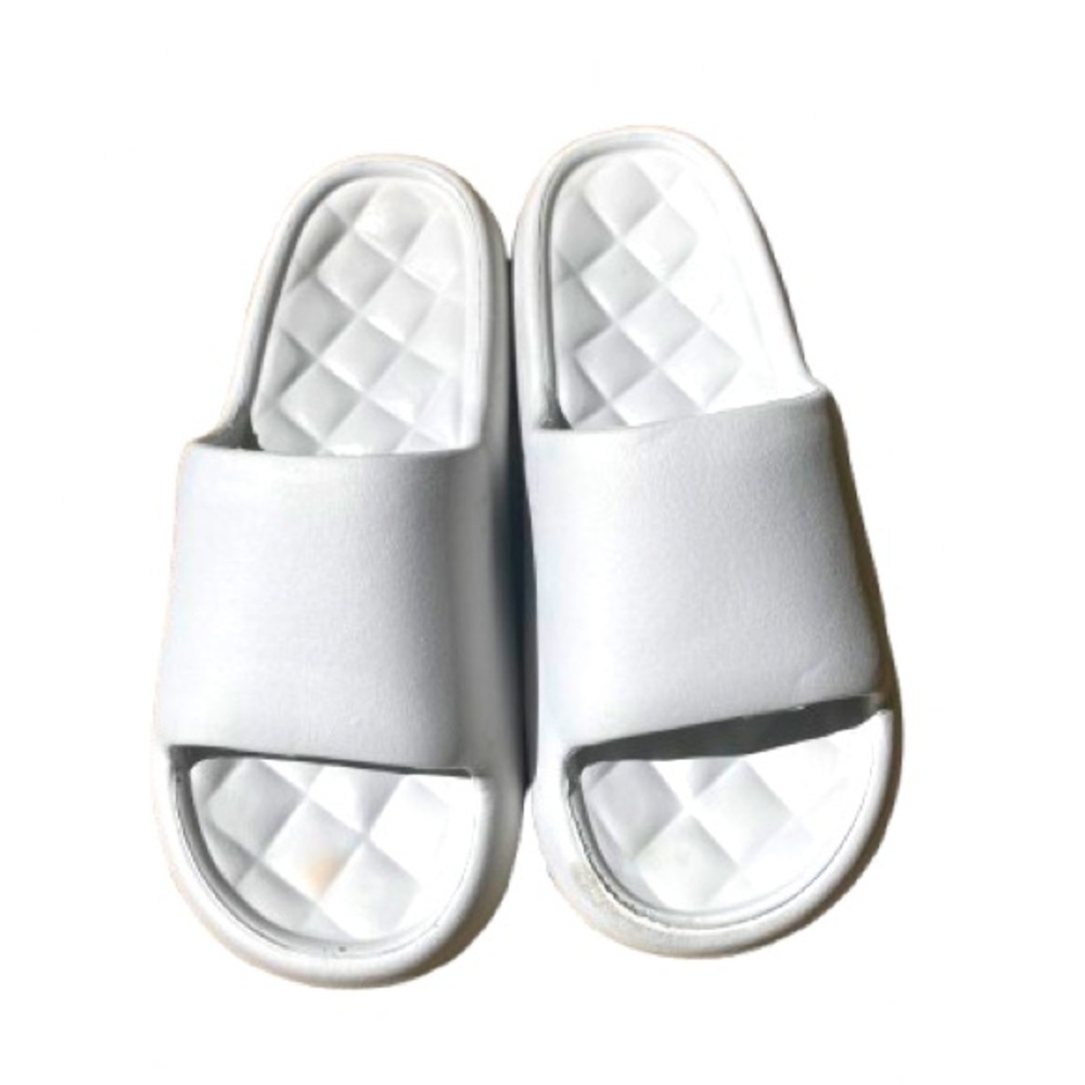 Lite Grey Comfortable and Soft Women Shower Slides Pillow like Slipper, Size 9